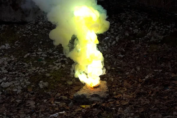 Smoke from burning zinc — Stock Photo, Image