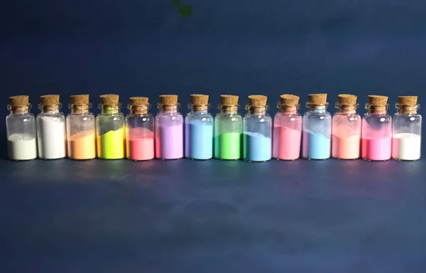 Tintas em pó multicoloridas. Tintas na forma — Fotografia de Stock