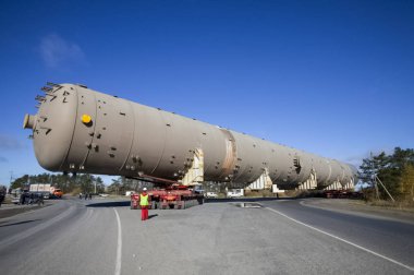 Bir petrokimyasal Pla için teknolojik bir sütun taşınması
