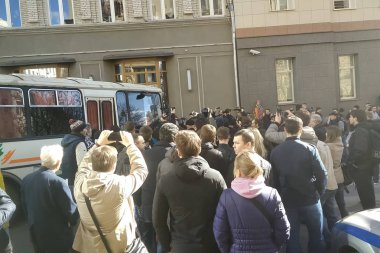 Moskova 'da yolsuzluğa karşı ralli. Avtozak ile gözaltına alınan Protes