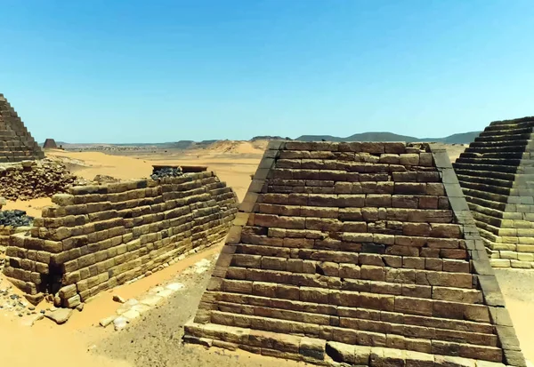 Pyramiderna i sudan — Stockfoto