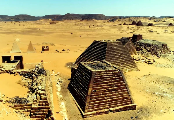 在苏丹的金字塔 — 图库照片