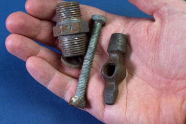 Eldeki çelik ürünler, korozyon