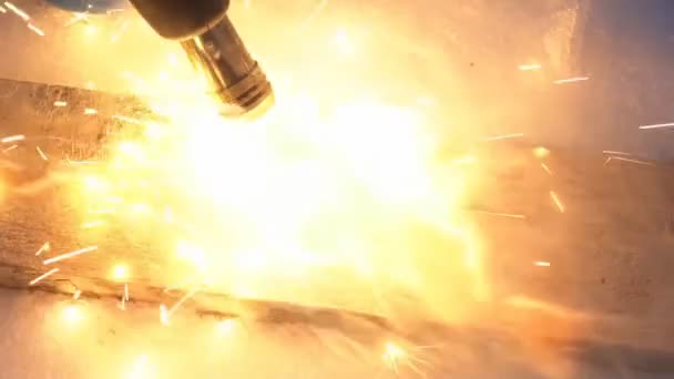 Brennende Gegenstände Mit Flüssigem Sauerstoff Übergossen — Stockvideo