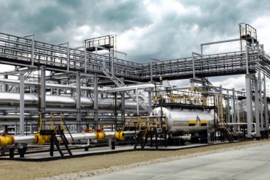 Petrol rafinerisi Bir petrol sanayi tesisi inşaatı