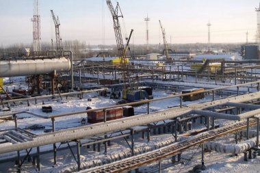 Petrol rafinerisi Bir petrol sanayi tesisi inşaatı