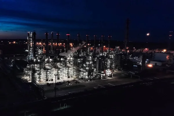 Geceleri petrol rafinerisi yandı. Bir petrol sanayi fac inşaatı