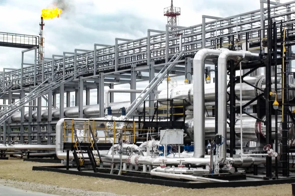 Rafineria ropy naftowej budowa zakładu przemysłu naftowego — Zdjęcie stockowe
