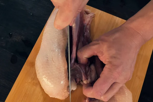 Kümes hayvanı eti kesmek. Broiler göğüs, kesme bo tavuk eti — Stok fotoğraf