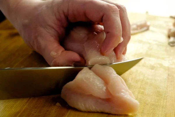 Kümes hayvanı eti kesmek. Broiler göğüs, kesme bo tavuk eti — Stok fotoğraf