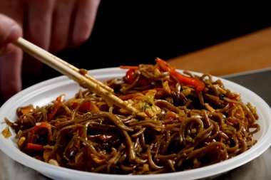 Baharatlı çavdar eriştesi