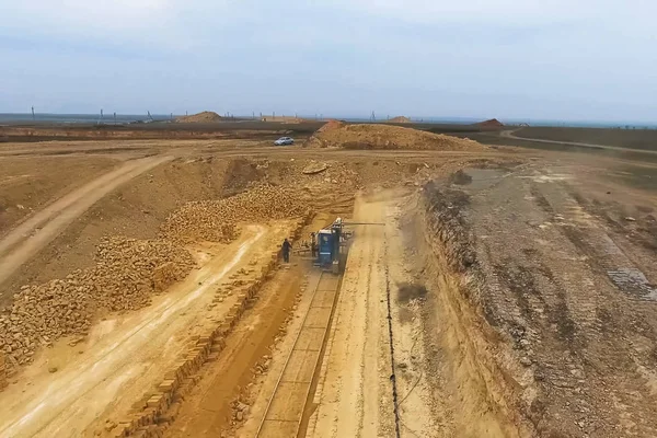 Carrière de carrière Shell. Couper un coquillage en blocs tout de suite dans une carrière . — Photo