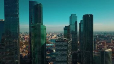 Moskova Şehri gökdelenler kompleksi. Moskova'da modern inşaat.