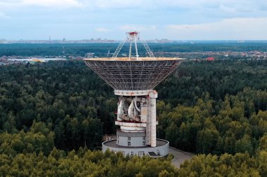 Uzun mesafeuzay iletişimi merkezi, uydu anteni