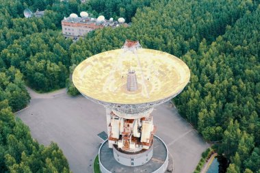 Uzun mesafeuzay iletişimi merkezi, uydu anteni