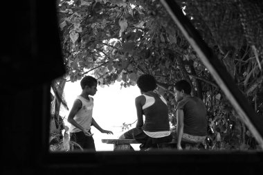 Fiji çocuklarım oturuyor tezgah konuşmaya penceresi görüntülenebilir