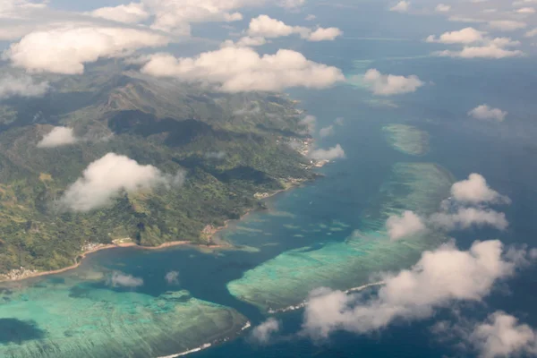 Beskåda Ett Fiji Landskap Och Korallrev Omger Det Från Ovan — Stockfoto