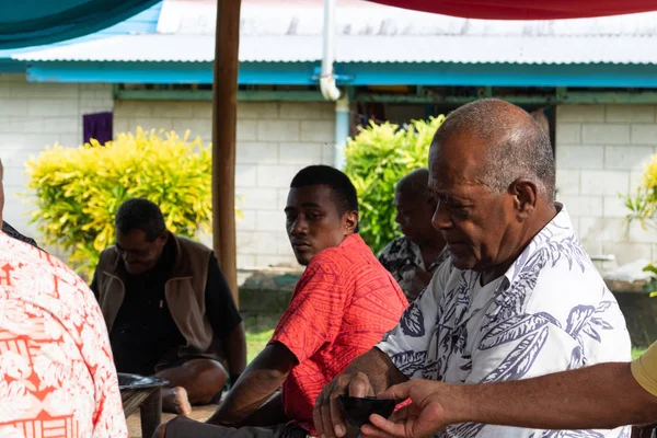 Fijan Man Handing Coconut Bowl Traditional Kava Another Man Fiji — Stock Photo, Image