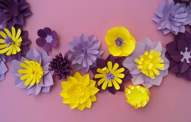 Kağıt zanaat çiçek dekorasyon konsepti. Çiçek ve yaprak kağıttan yapılmış. Tropics. Pembe bir arka plan.