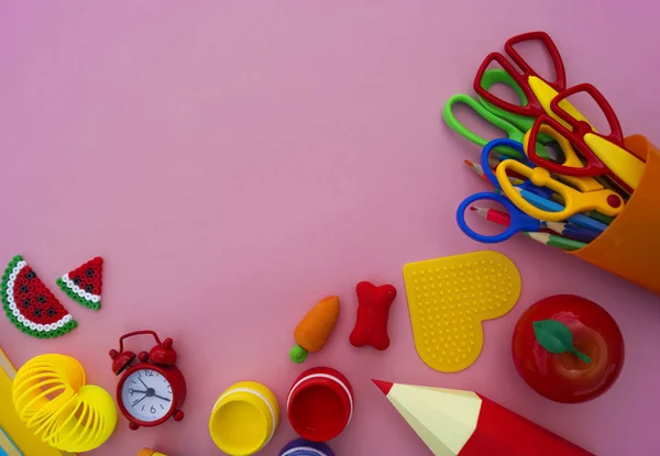 Den Skolpojke Tillbehör Ligga Rosa Tabell Läroböcker Och Office Tillbaka — Stockfoto