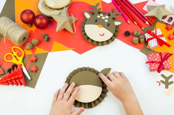 Baby Hand Making Deer Out Paper Christmas Crafts Decoration Home — Stock Photo, Image
