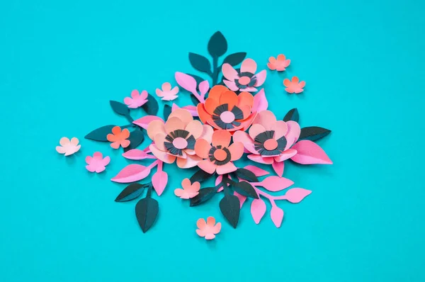 Blume Und Blätter Aus Papier Auf Türkisfarbenem Hintergrund Handarbeit Liebstes — Stockfoto