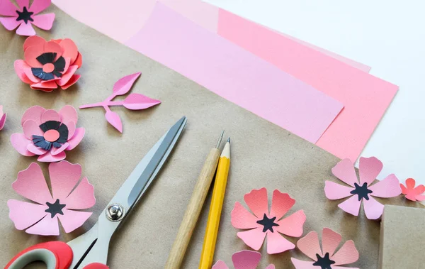 Verpackung Einer Festlichen Schachtel Mit Bändern Und Blumen Blume Aus — Stockfoto