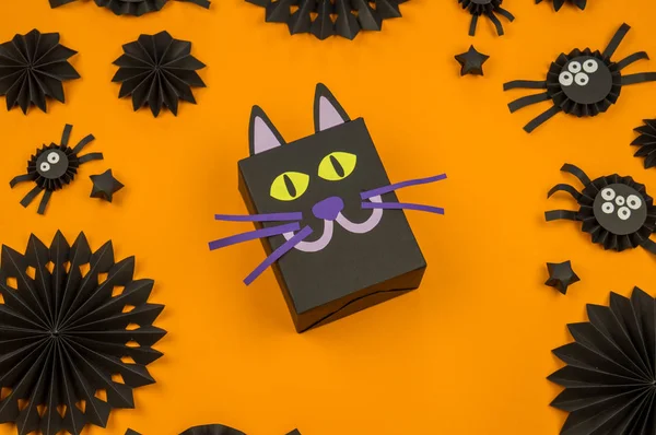 Πορτοκαλί Φόντο Συλλογή Απόκριες Αντικείμενα Υπερκείμενη Προβολή Μαύρη Γάτα Αράχνη — Φωτογραφία Αρχείου