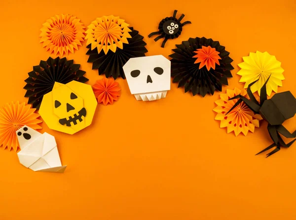 Fundo Laranja Com Coleção Objetos Halloween Vista Aérea Crânio Abóbora — Fotografia de Stock