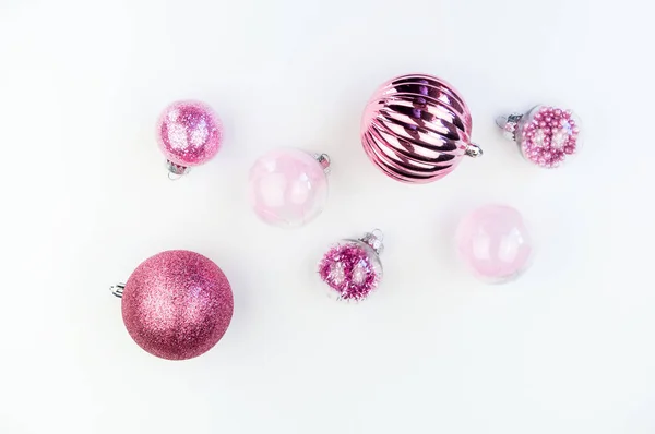 白地に優しいピンクのつまらない クリスマス気分 お祭りの装飾です スパンコールやキラキラ パーティーのため — ストック写真