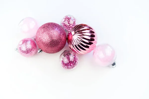Dulces Adornos Rosas Sobre Fondo Blanco Humor Navidad Decoración Festiva — Foto de Stock