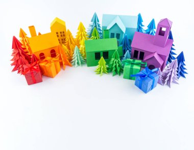 Varış takvimi bebek Gökkuşağı rengi için. Ev ve Noel ağacı kağıt kesmek. Noel tatil dekor. Beyaz arka plan. Bütün aile en sevdiği hobi.