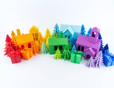 Varış takvimi bebek Gökkuşağı rengi için. Ev ve Noel ağacı kağıt kesmek. Noel tatil dekor. Beyaz arka plan. Bütün aile en sevdiği hobi.