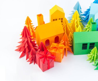 Varış takvimi bebek Gökkuşağı rengi için. Ev ve Noel ağacı kağıt kesmek. Noel tatil dekor. Beyaz arka plan. Bütün aile en sevdiği hobi.