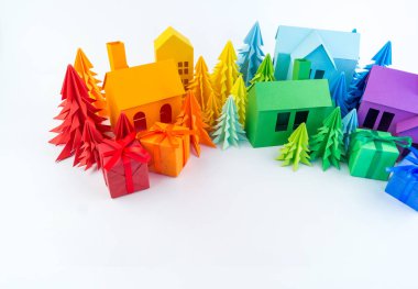 Varış takvimi bebek Gökkuşağı rengi için. Ev ve Noel ağacı kağıt kesmek. Noel tatil dekor. Beyaz arka plan. Bütün aile en sevdiği hobi.