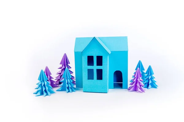 Блакитний Будинок Клеєний Паперу Стоїть Лісовій Фіолетовий Білий Фон Дитячий — стокове фото