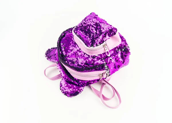 学校背包为一个女孩紫色与亮片 白色背景 闪闪发光的衣服项目 — 图库照片
