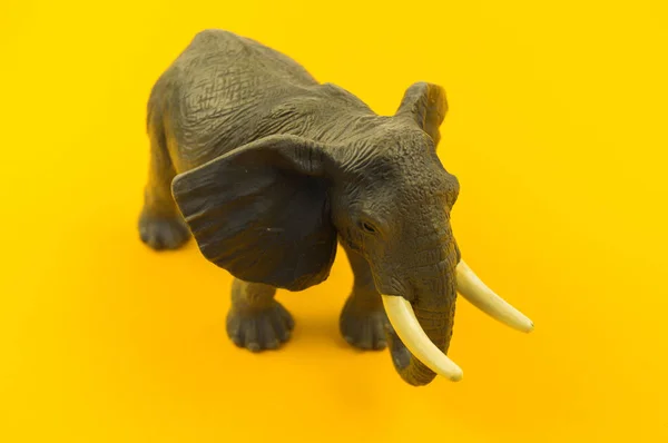 Gran Juguete Elefante Plástico Sobre Fondo Amarillo Animal Africano Para —  Fotos de Stock