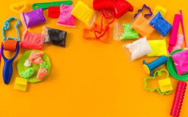 Malzeme ve kil modelleme araçları. Bir çocuk için yaratıcı ders.