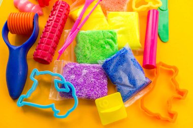 Malzeme ve kil modelleme araçları. Bir çocuk için yaratıcı ders.