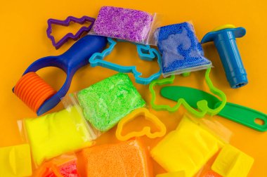 Malzeme ve kil modelleme araçları. Bir çocuk için yaratıcı ders.