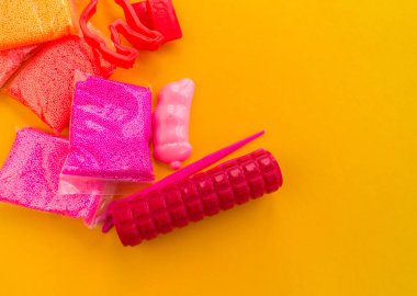 Malzeme ve kil modelleme araçları. Bir çocuk için yaratıcı ders.