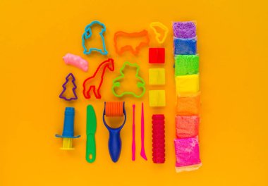 Malzeme ve kil modelleme araçları. Bir çocuk için yaratıcı ders.