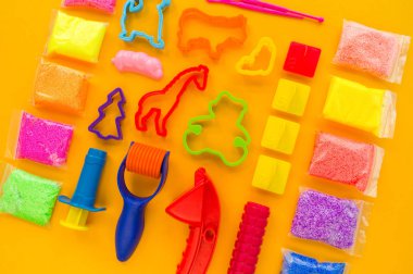 Malzeme ve kil modelleme araçları. Bir çocuk için yaratıcı ders.