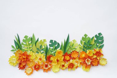 Kağıt sanatı yapılan çiçek ve yaprak rengi