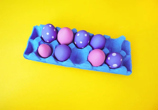 Påsk komposition med ägg och hyacint i en kruka. Vi ser från ovan. — Stockfoto