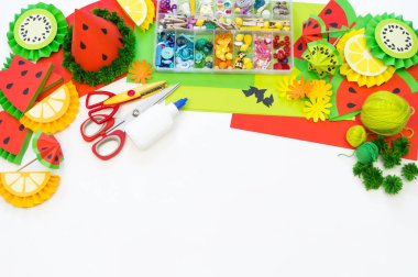 Meyve partisi için kağıt kapak. Karpuz doğum günü. Çocuk sanatı. Yaratıcılık ve dekorasyon için malzeme.