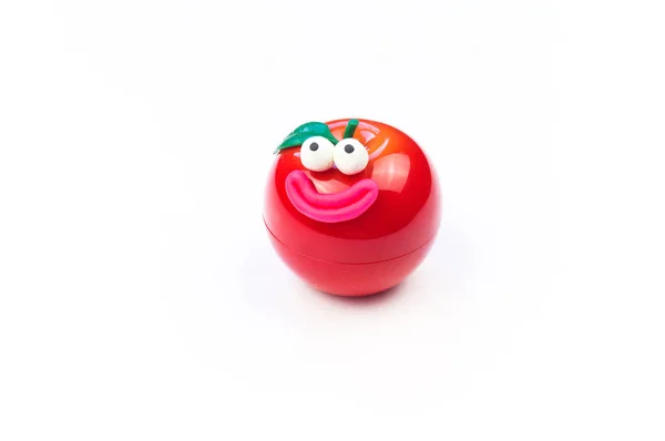 Pomme plastique avec yeux et bouche de plasticine. Photo conceptuelle . — Photo