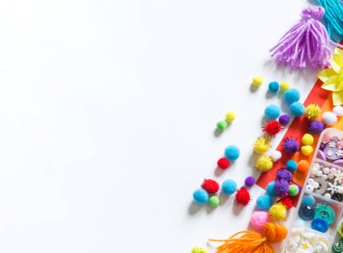 Beyaz bir arka plan üzerinde yaratıcı çalışma için Diy cinco de mayo Meksika malzemesi. Kopyalama alanı