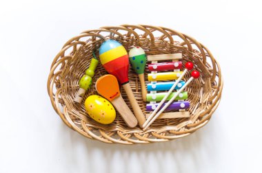 Montessori malzeme müzik eğitimi için. Doğal malzeme.
